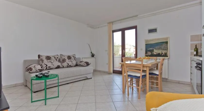 Apartment In Pula/Istrien 10864 Veruda