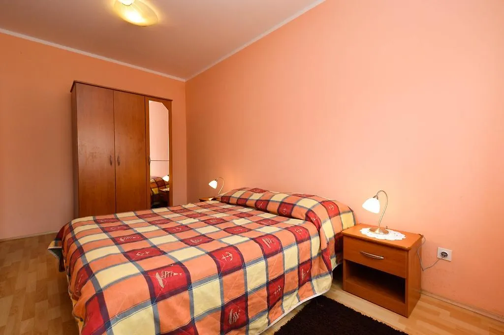 Apartment In Pula/Istrien 10864 Veruda