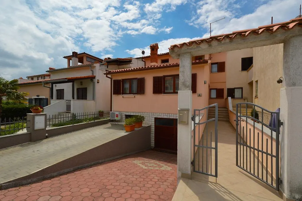 Apartment In Pula/Istrien 10864 Veruda